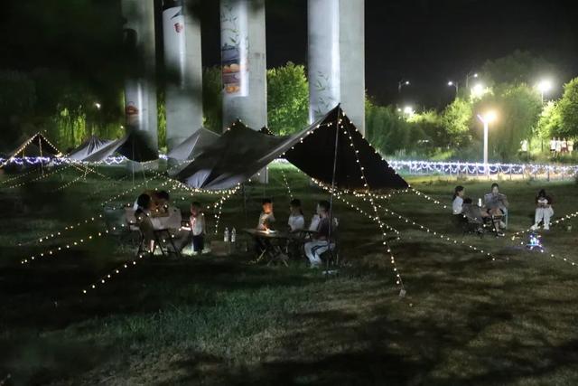 又“红”又“潮”！杨凌星空集市“点燃”渭河夏夜