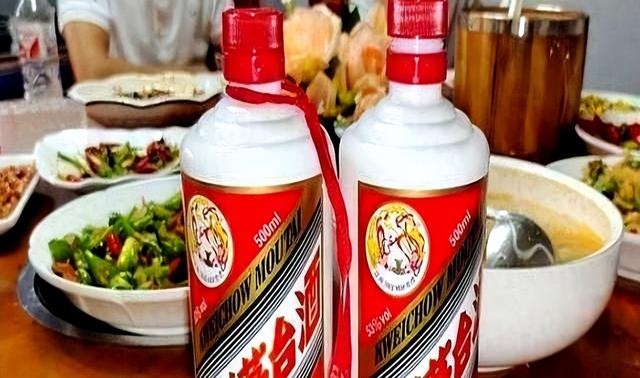 河北一家7口参加侄子婚礼。茅台美食吃到撑，回家才发现忘记随礼