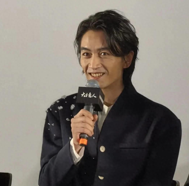 离婚9个月后，38岁陈晓再次官宣喜讯，活成陈妍希高攀不起的存在