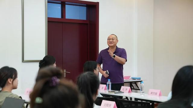 智媒融合新范式——“小飞龙数智人”AI技术应用培训交流会成功举办