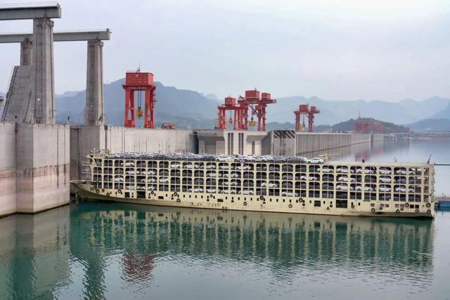 长江上的“超级电梯”：200万人次的高峡升降之旅