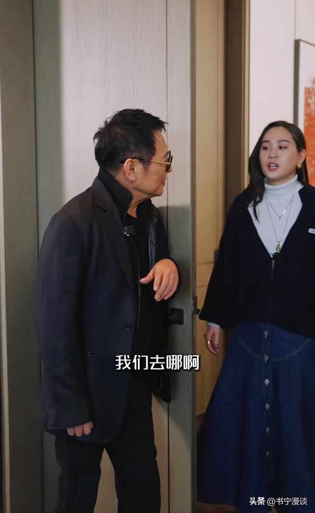 李连杰是真缺钱了！带小女儿提车被嫌弃，jada狂翻白眼满脸不耐烦