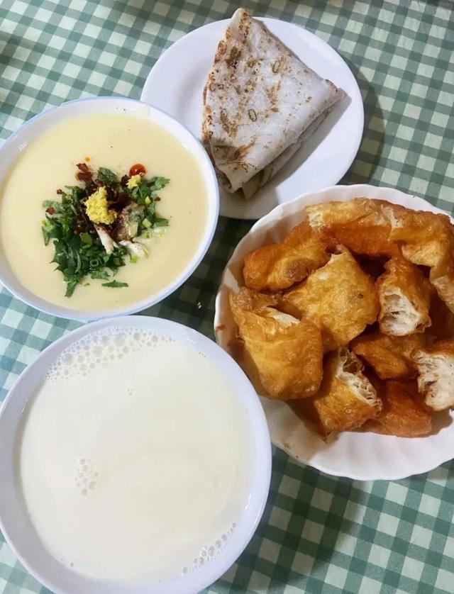逃离高温！高铁直达22℃清凉之都，比六盘水凉快！草原惊艳瀑布奇绝，人均50吃到爽！
