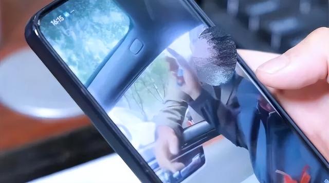 拦婚车索要50条香烟的3人，已社会性死亡，结局舒适，评论区炸锅