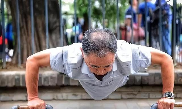 “经常运动”被推翻？医生建议：过了60岁，最好保持4个锻炼习惯