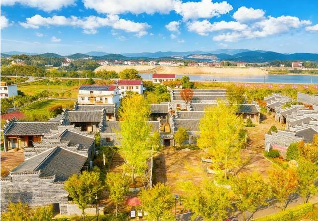 游在鹰潭｜学生搭子团秋季攻略！轻松玩转4大宝藏地「全球学子嘉游赣 奇绝鹰潭逍遥游」