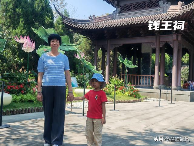 杭州西湖的中秋月印三潭