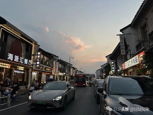 杭州寻吃·一碗蟹黄面