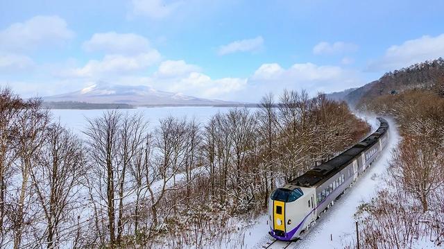 北海道「洞爷湖」四季自由行攻略：春天看梅赏樱、秋天游湖观枫