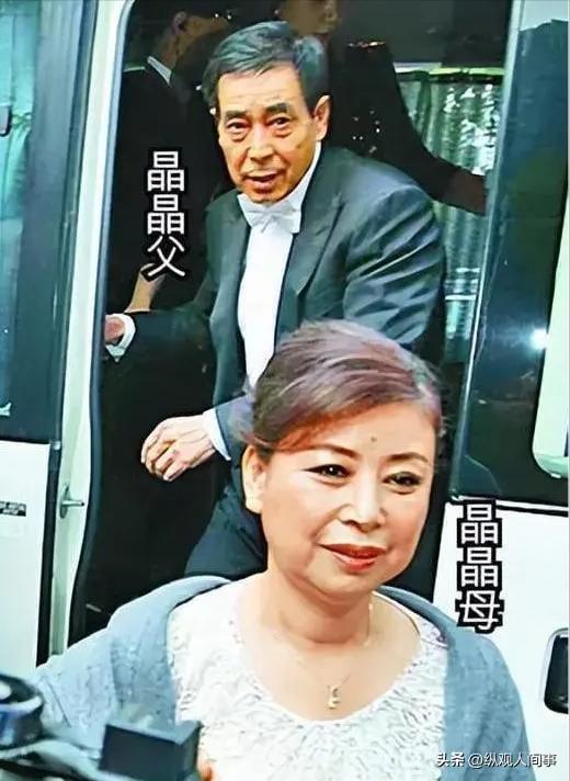 霍启刚也没想到	，顺风顺水的郭晶晶，会在26年刚开始，就栽个跟头