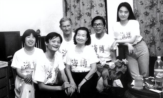马云61岁了，用61张照片看他一路走来的故事！（真的感慨万千）