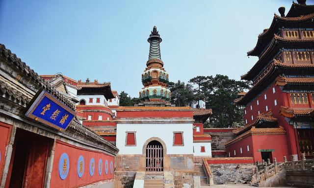 大批老人涌入承德，打着旅游名义，不逛避暑山庄不看外八庙，为啥
