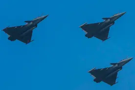 印度阵风被歼10压着打，受冲击最大的却是台岛，看清台海结局了？图片