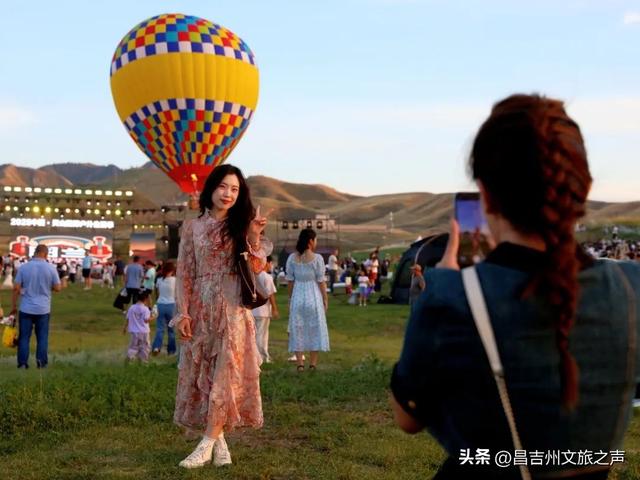天山为幕，雪峰为卷——天山户外大本营成为旅游新地标