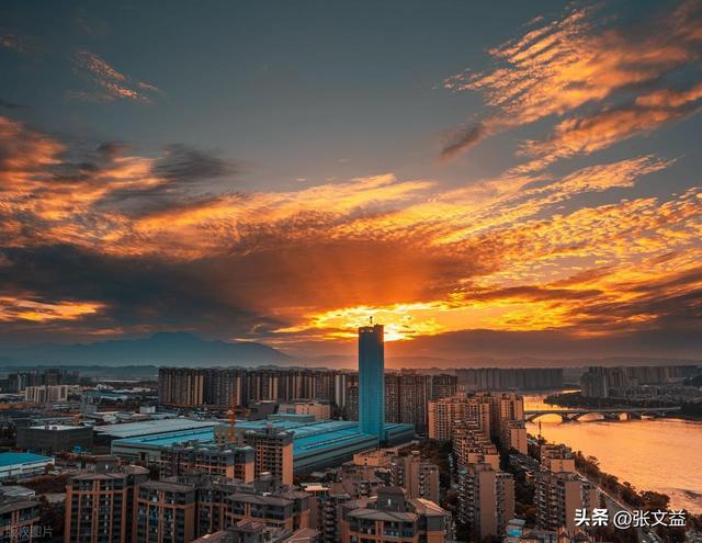 颠覆我认知的乐山，2 条高铁、8 条高速贯穿全域