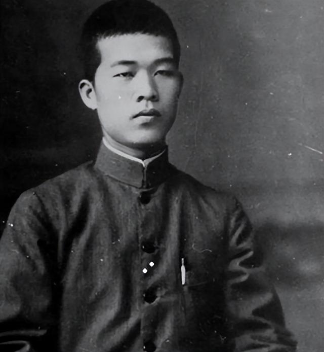 蒋介石临终前告诉蒋经国：我这一生只敬佩一人，畏惧两人！