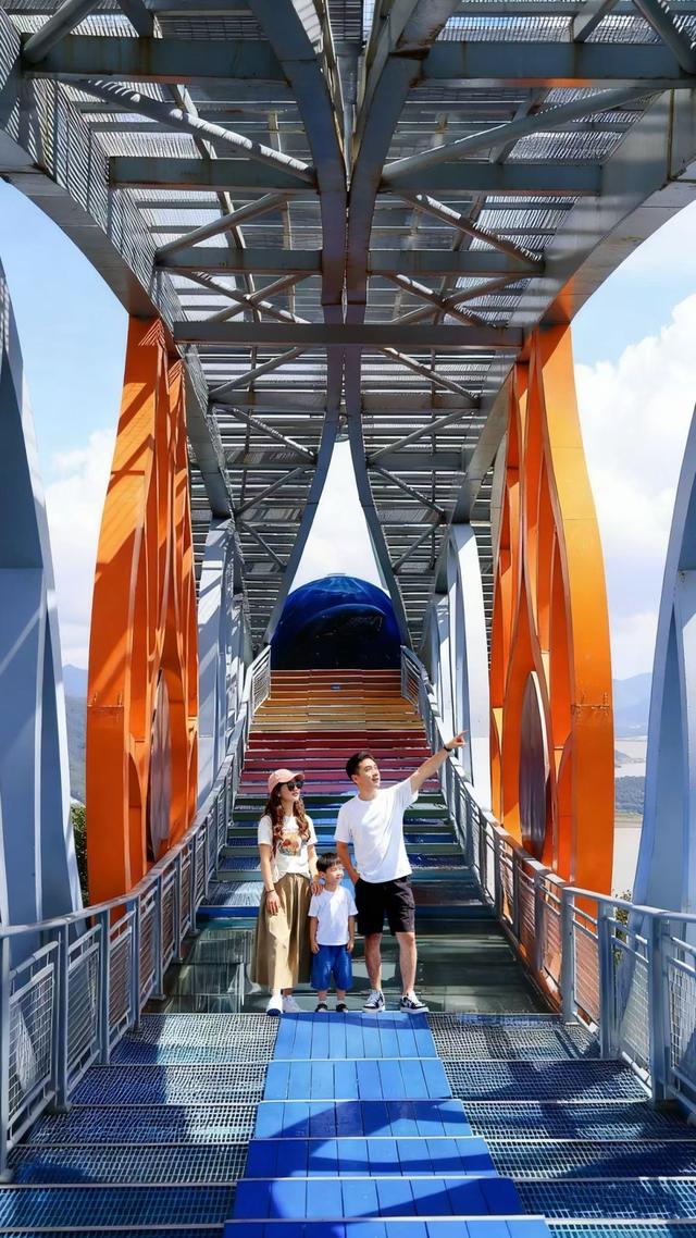 宁波灵岩山上，一座现实版“天空之城”