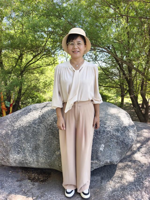 积石山县文学赋能采风活动临夏州本土作家走进积石山县石海景区