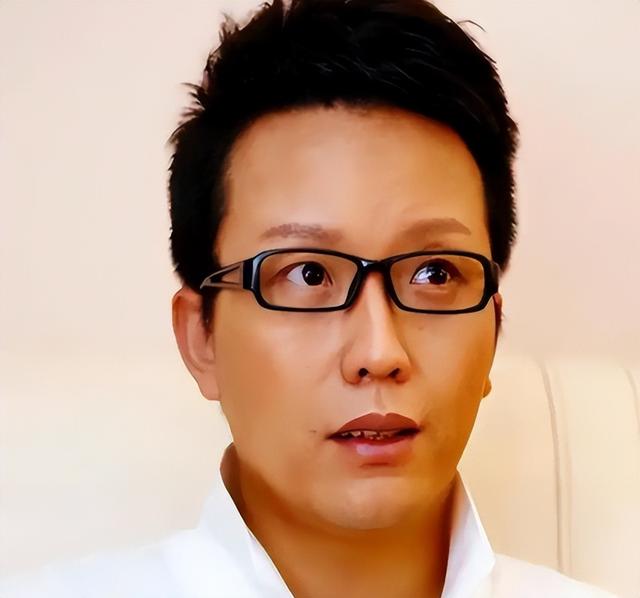 这一次，47岁的"跳梁小丑"李玉刚，如今已彻底走上了另一条道路