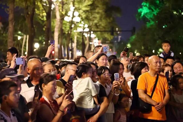 新民大街，越夜越精彩