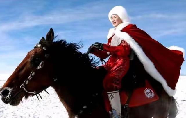 贺娇龙后事曝光：遗体连夜转回老家，丈夫一直不理解	，不想让她干