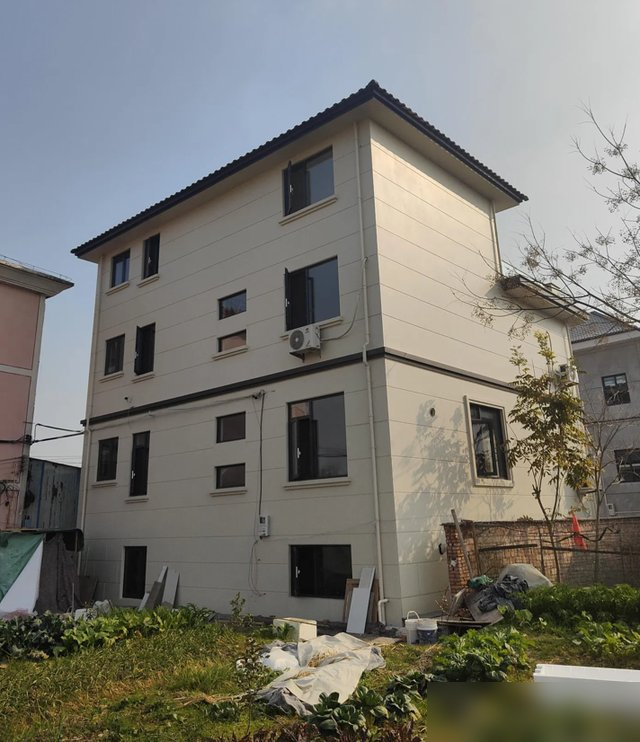 广东男子的自建房，因把一层抬高而走红，网友：这就不怕潮湿了！