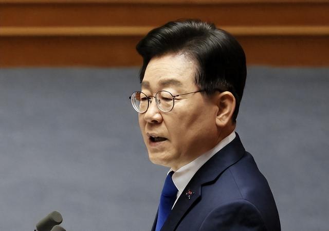 坚决站队美国，李在明摊牌了，会一直跟着美国走？朝鲜突然发难，让韩国一边凉快去