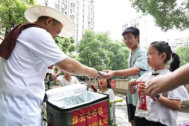 100多斤活鱼,免!费!抓!上城这个小区又整活了