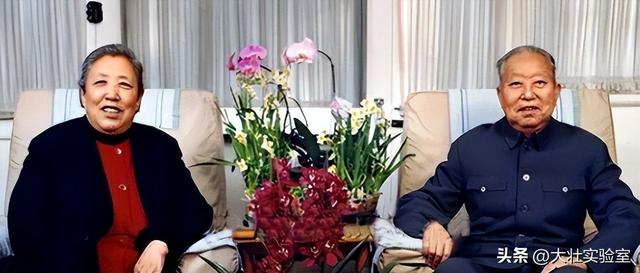 华国锋的夫人韩芝俊有多美？1961年的全家留影	，30岁她端庄贤惠