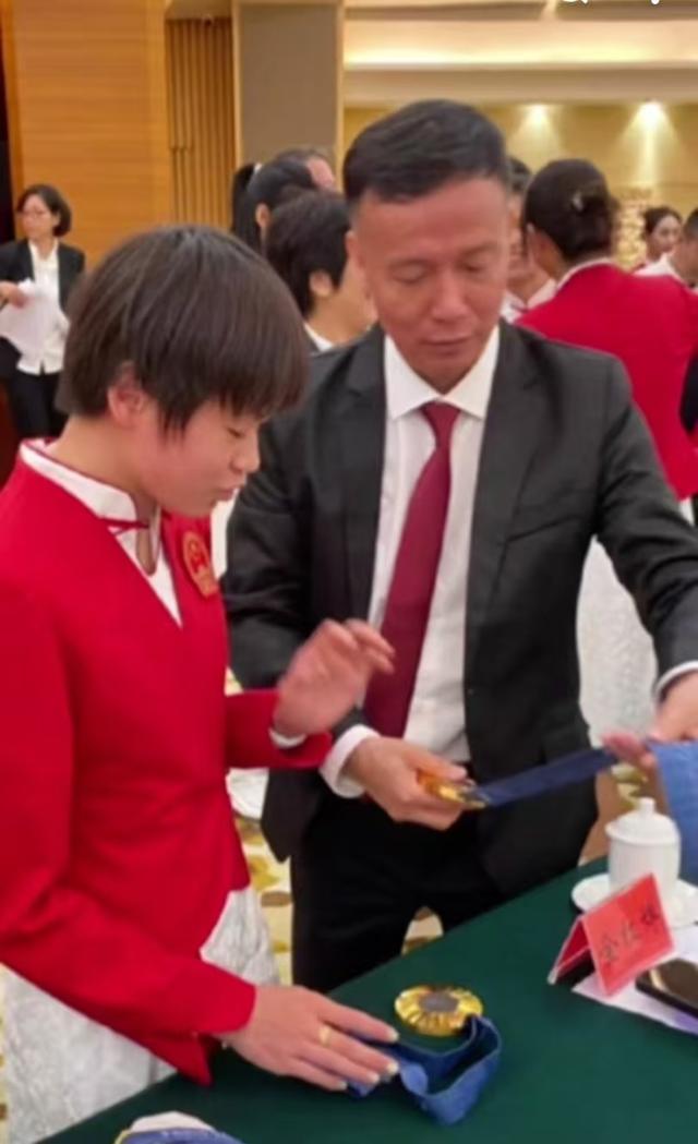 全红婵恩师何威仪揭秘：其实我跟全红婵有很多矛盾，原来是这样的