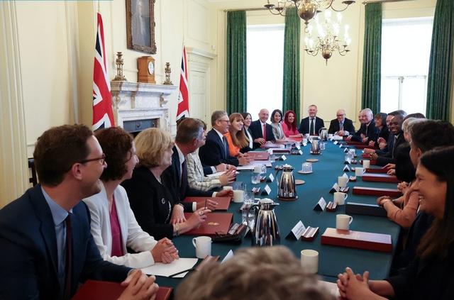 英政府仍未调查曼斯顿丑闻，今又军营安置难民，恐重蹈覆辙