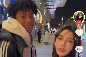 网红艾比疑公开恋情，2年前完成变性手术，男方是中非混血运动员图片
