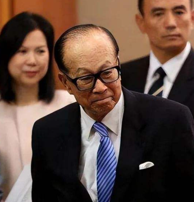 港口事件迎新转机，外交部再表态，看了李泽钜的事情我们想复杂了