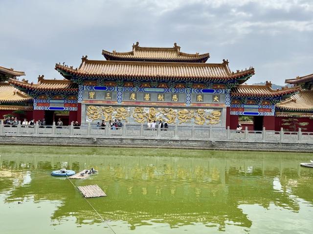 游览青州市知名景点龙兴寺