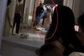 女子一丝不挂大闹男生宿舍，学校回应后，知情人曝更多内幕图片