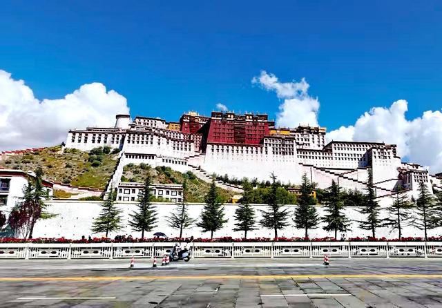 车轮，终于碾上了这条蜿蜒盘旋的天路——318国道