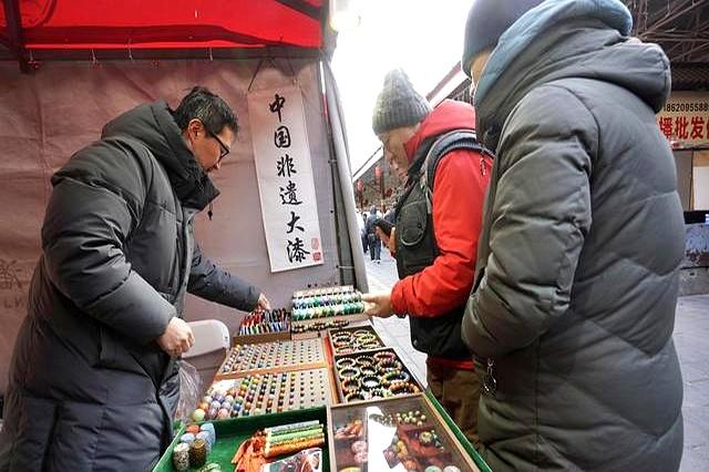 大量日本游客涌入北京！打着旅游幌子不去旅游不吃美食，为啥来？