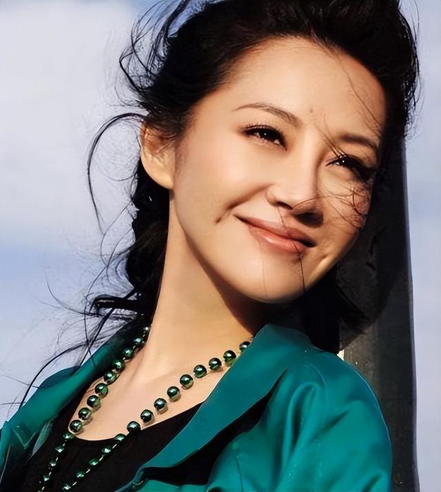 她一生“风流成性、老少通吃	”，撩汉无数，现如今56岁却依旧单身