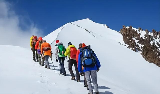 应急准备不足？违规登山代价惨重：这些安全准备你做了吗