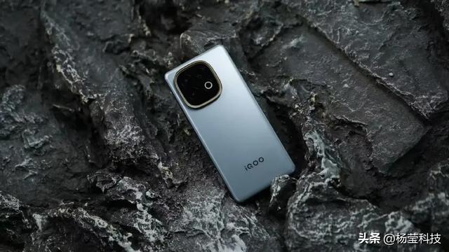 2000元档新机iQOO Z10 Turbo+：性能续航双突出