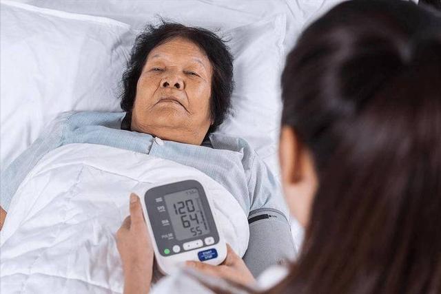 高血压与午睡有关？医生再三提醒：血压高的人，午睡别乱来