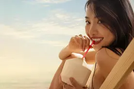 笑一笑，50张搞笑动图：哥们儿，你的肺活量挺大呀。图片