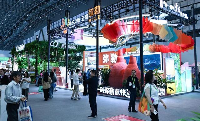 弥勒亮相2025中国国际旅游交易会