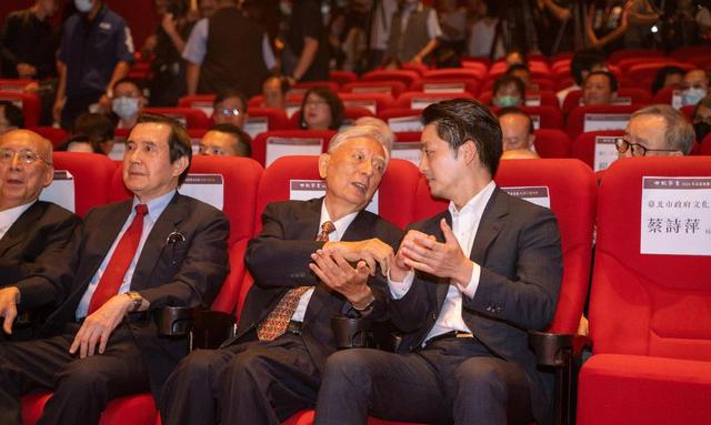 蒋万安反对两岸统一，民进党批准率4人再访大陆，大陆用10字回应