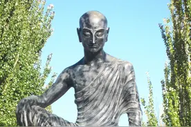 中国佛教四大著名译经家：鸠摩罗什图片