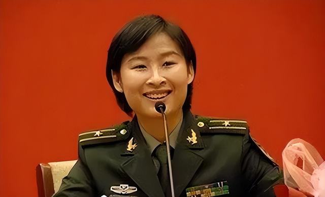 中国首位女航天员，为何回到地面后“销声匿迹”，现在怎么样了？