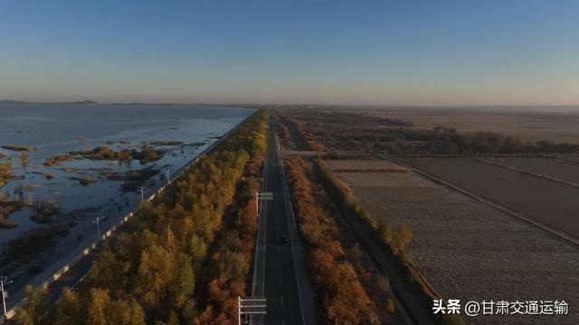 祁连雪映丹霞色 一路风光入画来