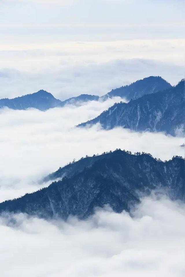 西岭雪山风景区 自然盛景与精神厚土