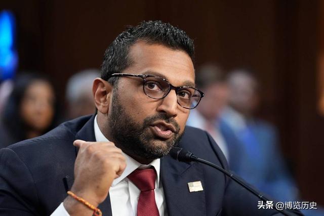 特朗普一刻不想等了！一架专机飞抵北京，这次派的高官，很有讲究