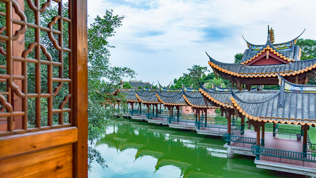 鼓山深处小众静谧寺庙，名气虽没涌泉寺大，但也是座绝美的观景台